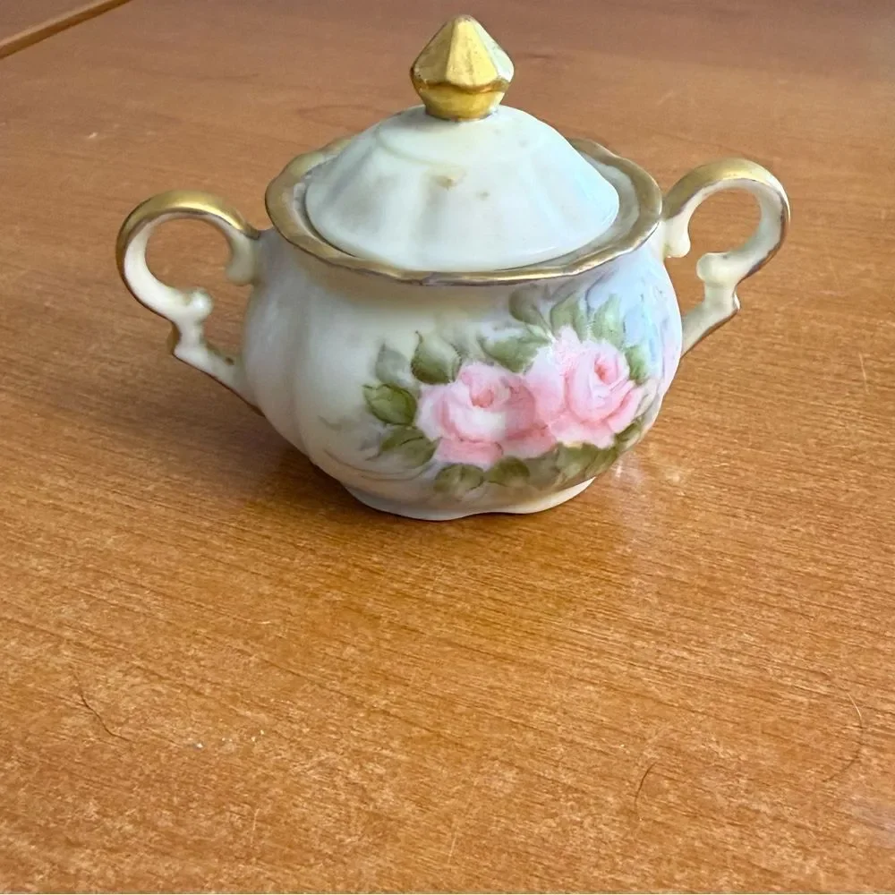 Vintage Floral Cream and Sugar Set with‎ Gold Accents